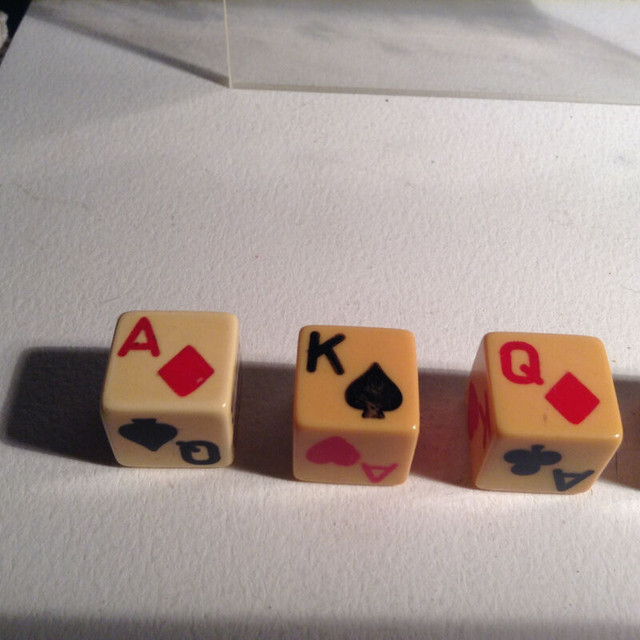 Old Game Set of 5 POKER DICE in Toys & Games in Vancouver - Image 2