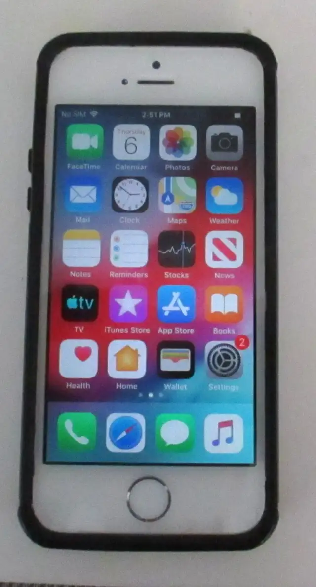 Apple iPhone 5s, 32 GIG  + protective case in Cell Phones in Regina - Image 4