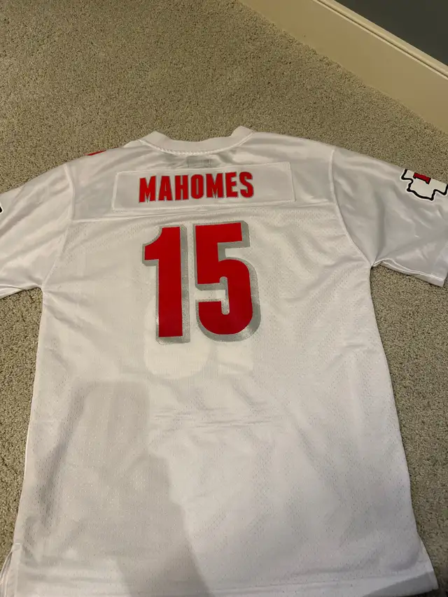 NFL Kansas City Chiefs Mahomes Youth Jerseys in Other in Edmonton - Image 4
