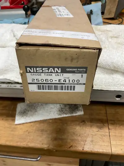 Brand new oem fuel level sensor for 240z and 260z. With sealing ring.