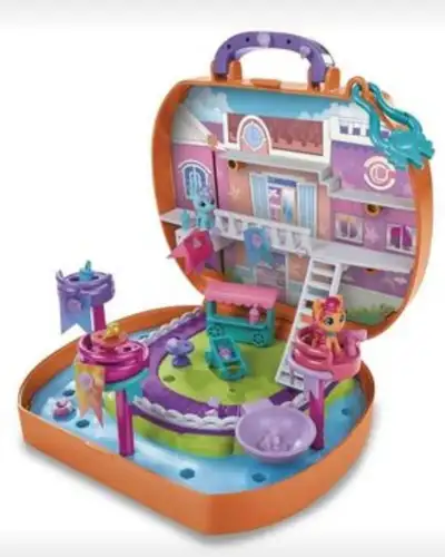 Dans sa boite My Little pony mini magic world à emporter create , View more