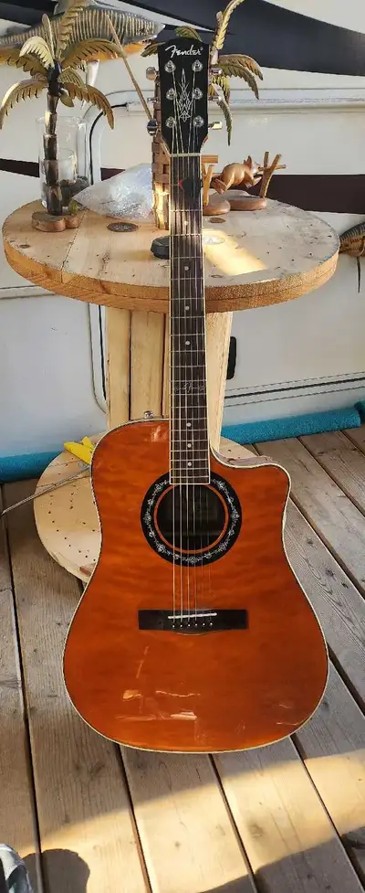 6 string fender with built in tuner and pick up comes with I wanna say (new) hard shell case which i...