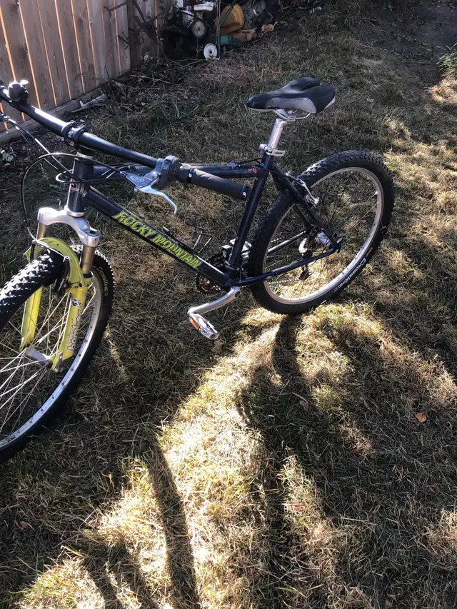 Rocky Mountain mountain bike in Mountain in Calgary - Image 2