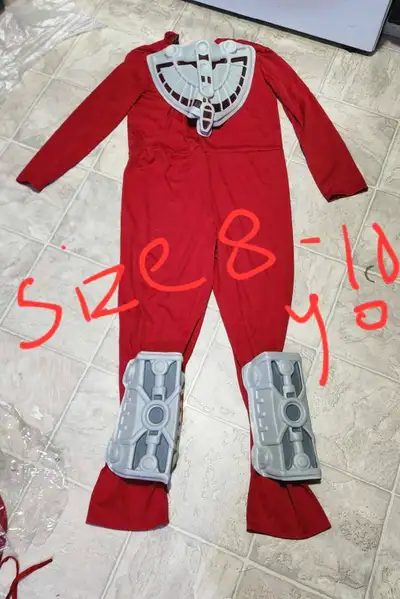 Brand New Halloween costume, my kids never been worn it Asking $15 Only take out to take pics. Size...