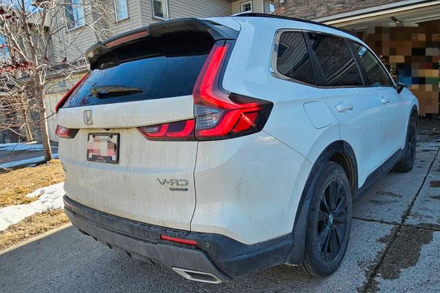 2023 Honda CRV Hybrid Touring (w/ext warranty) in Cars & Trucks in Calgary - Image 3