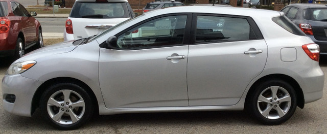 2014 TOYOTA MATRIX SILVER VERY LOW KM SUNROOF 4 NEW TIRES in Cars & Trucks in City of Toronto - Image 4