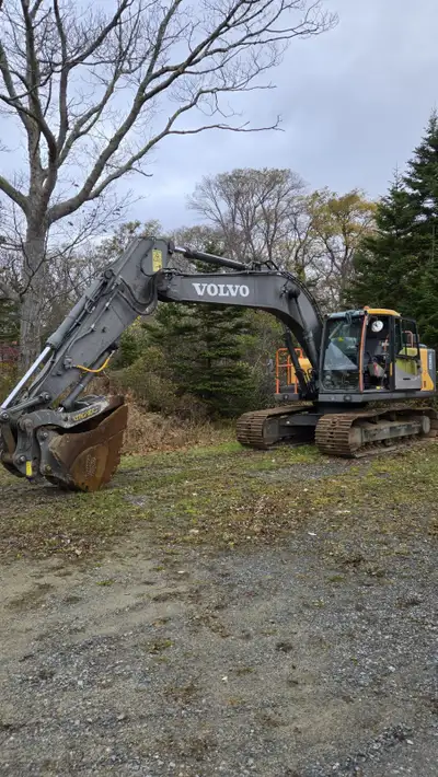 Selling a 2017 Volvo EC160 in great condition. Strong hydraulics, clean cab, and well‑maintained. Pe...
