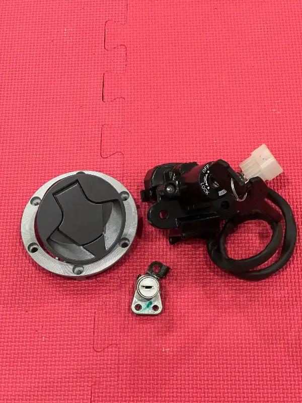 Kawasaki Ninja ex 250 Keys Locks ignition switch fuel 27045-5390 in Other in Barrie - Image 4