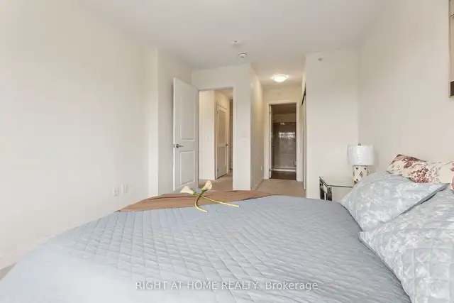 3 Bedroom Townhouse Overlooking Green space for Sale! in Condos for Sale in Oshawa / Durham Region - Image 8