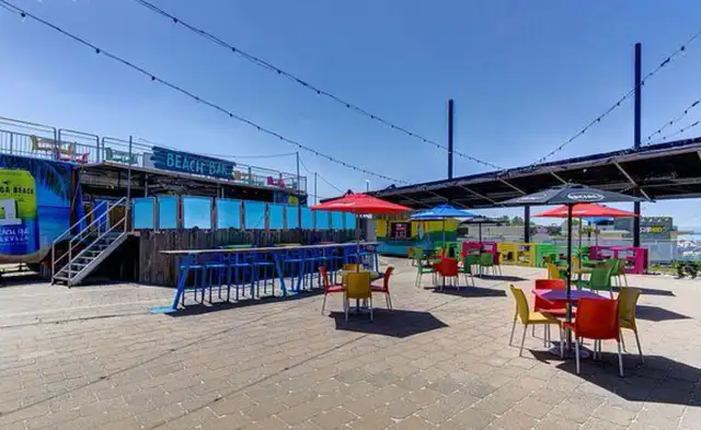 53’ Mobile Bar/Restaurant Event Trailer with Full Kitchen in Other Business & Industrial in Barrie - Image 4