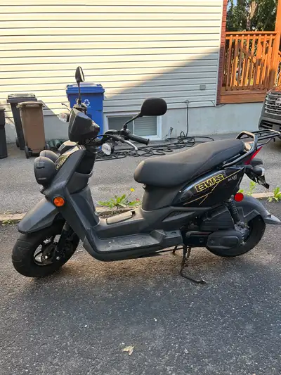 Scooter en très bon état 2 conductrices seulement Bas kilométrage Pneus neufs (2024/facture disponib...