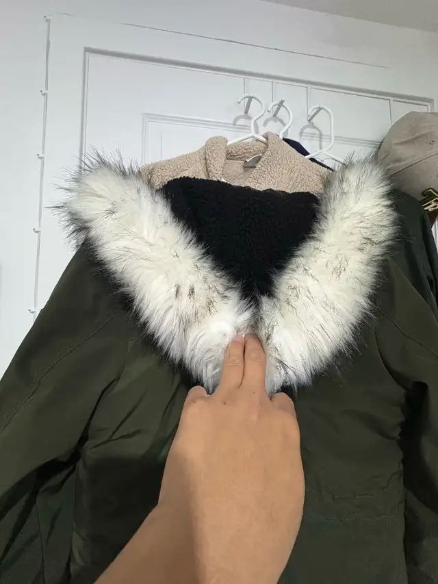 Misty Mountain women’s winter coat SMALL in Women's - Tops & Outerwear in City of Montréal - Image 6
