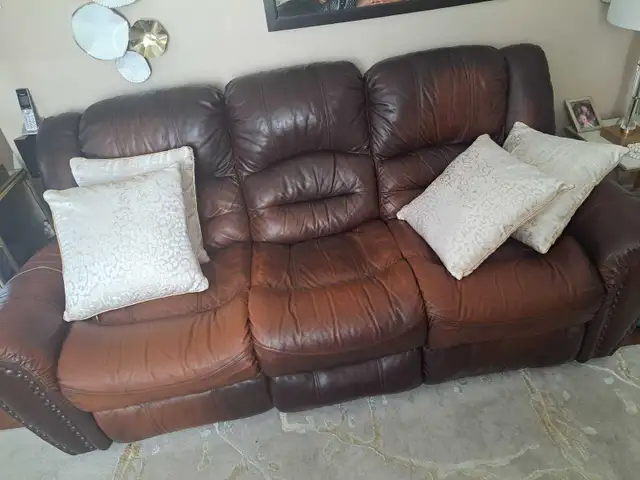 Brown Leather Reclining Sofa in Couches & Futons in Kingston - Image 3