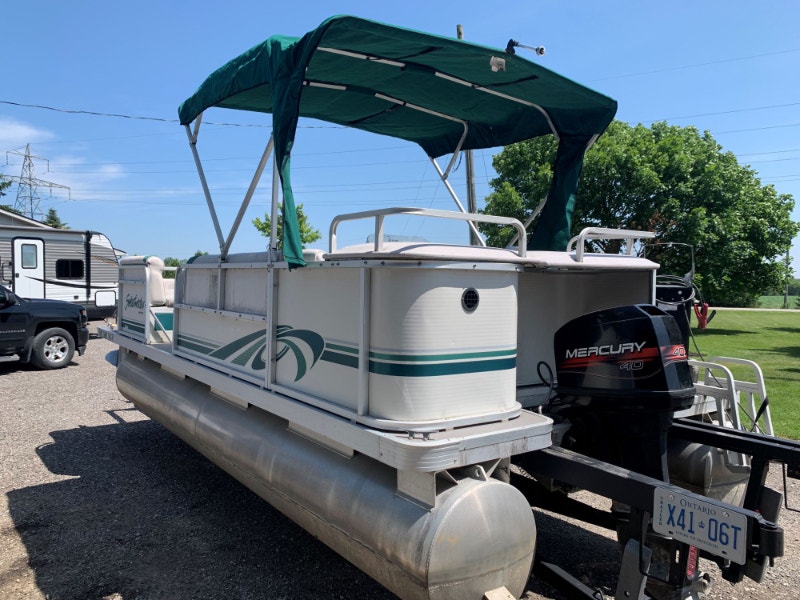 1996 20′ SWEETWATER PONTOON 40 HP MERCURY Powerboats & Motorboats