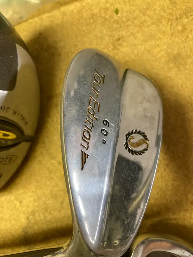 8pcs Spalding Golf Set Right Hand Tour Edition plus Sand Wedge in Golf in City of Toronto - Image 7