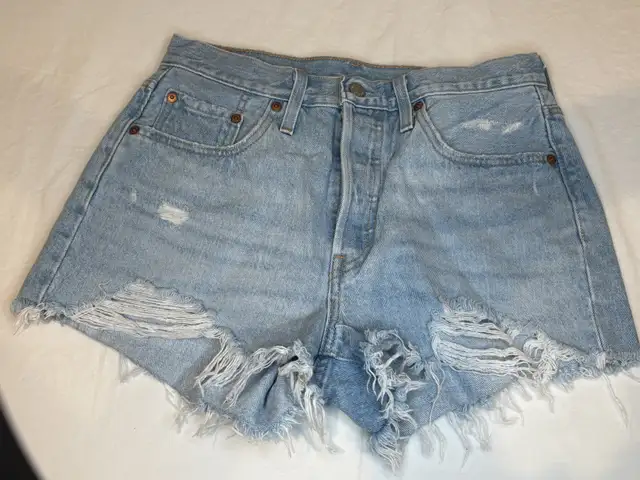 Levi's Denim Shorts - size women’s 28 in Women's - Bottoms in Hamilton - Image 7