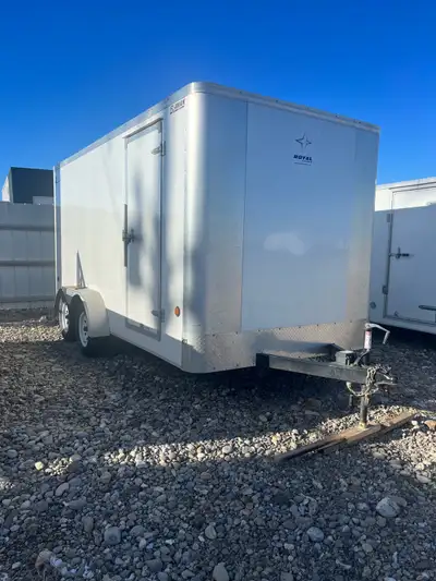 2017 lightening trailer No leaks Low km cause it was used as storage 7x14 foot