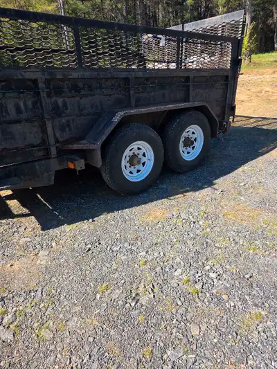 Good working condition new hyd box not needed anymore 705-783-2715 barns doors or ramp