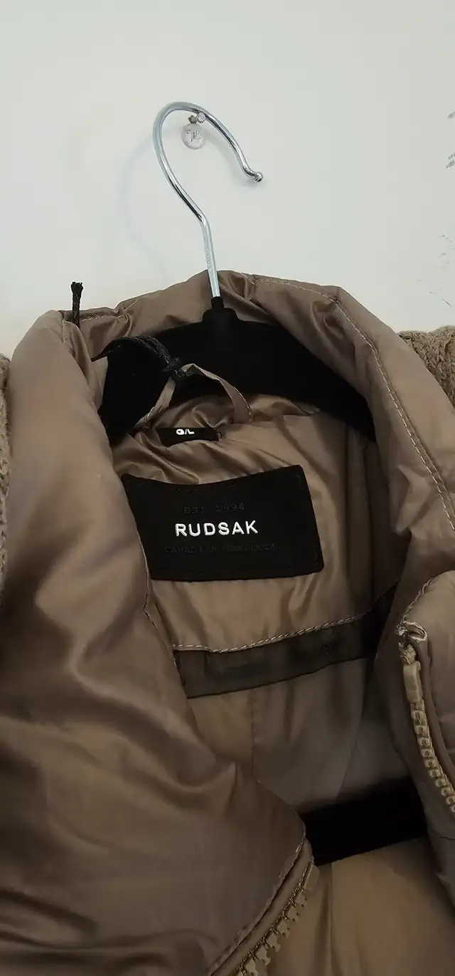 Rudsak Puffer Coat in Women's - Tops & Outerwear in Markham / York Region - Image 3
