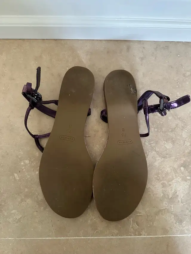 Coach sandals women’s shoes slippers size 7.5 in Women's - Shoes in City of Toronto - Image 5
