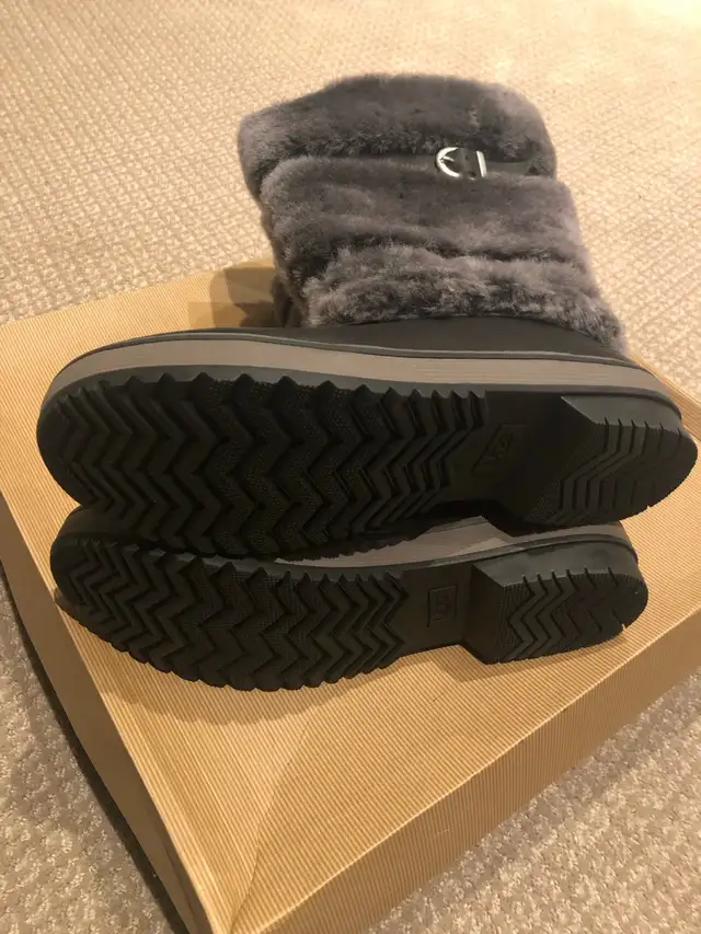 UGGS BOOTS in Women's - Shoes in Markham / York Region - Image 6