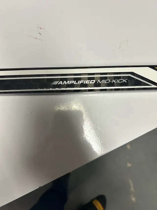 Bauer Supreme 190 left handed stick in Hockey in Winnipeg - Image 4