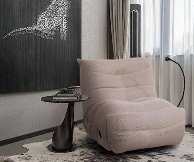 Comfortable Swivel Chair  in Chairs & Recliners in St. Catharines - Image 2