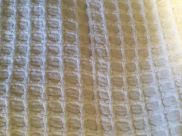 Vintage white double coverlet in Bedding in Mississauga / Peel Region - Image 3