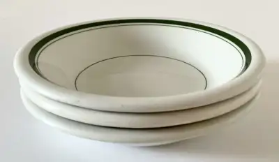 LIRE JUSQU'À LA FIN DU TEXTE. Antiquité 1950. Collection. Ensemble de 3 assiettes creuses "Restauran...