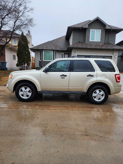 2010 FORD ESCAPE AWD CLEAN TITLE FRESH SAFETY $7,950