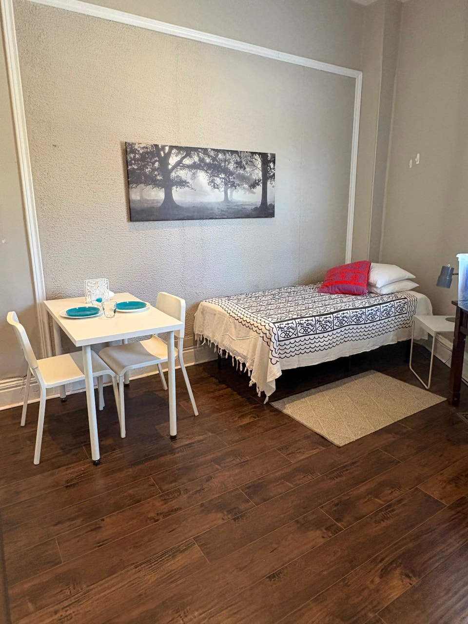 BRIGHT AND CLEAN BACHELOR APARTMENT FOR RENT 3