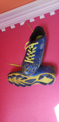 Soccer Shoes Size 4