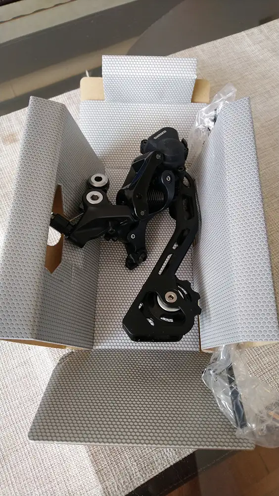 Shimano GRX Bike 10 Speed Shadow+ Rear Derailleur ON/OFF Clutch in Frames & Parts in City of Toronto - Image 4
