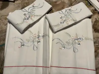 New Vintage Queen sheet with matching pillow cases, View more