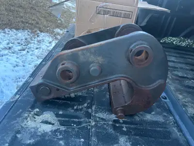 Bobcat X-Change coupler off an E32 excavator. Fits E32 and E35 for sure, might fit others with X-Cha...