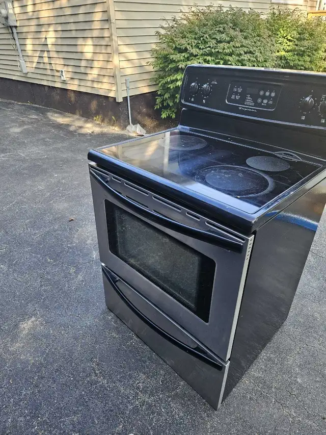 free working stove. in Stoves, Ovens & Ranges in Bedford - Image 4