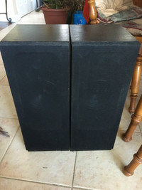 2 pairs of boxed audio speakers black or wood/ ecouteurs boitier