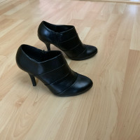 Women’s Shoe — Size 7 — High Heel Boot