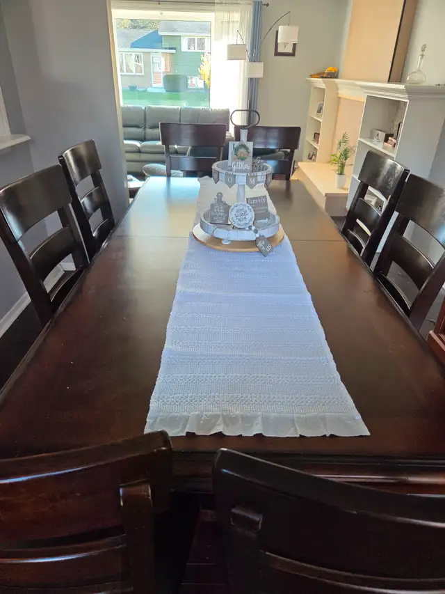 Dining room table in Dining Tables & Sets in City of Halifax - Image 3