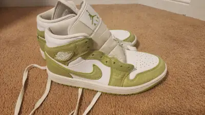 WMNS Air Jordan 1 Mid SE Green Python DV2959-113, size 8