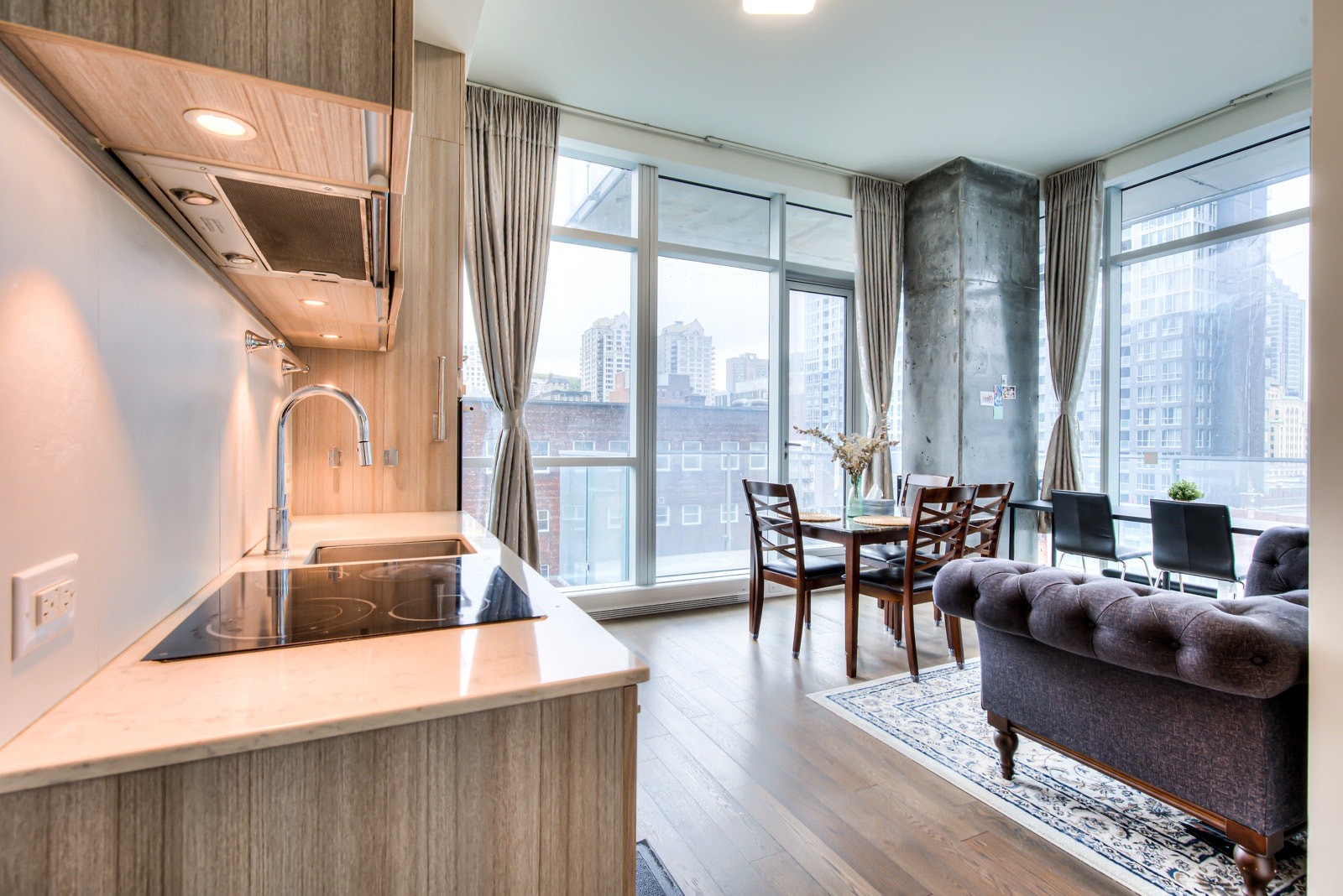 Downtown Montreal | 4.5 Condo | Pool, Gym & 24/7 Security — photo 3