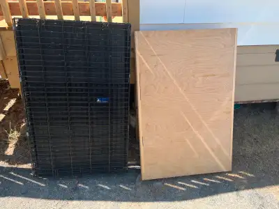 I'm selling an extra-large PetMate dog crate, perfect for larger breeds needing a comfortable and se...