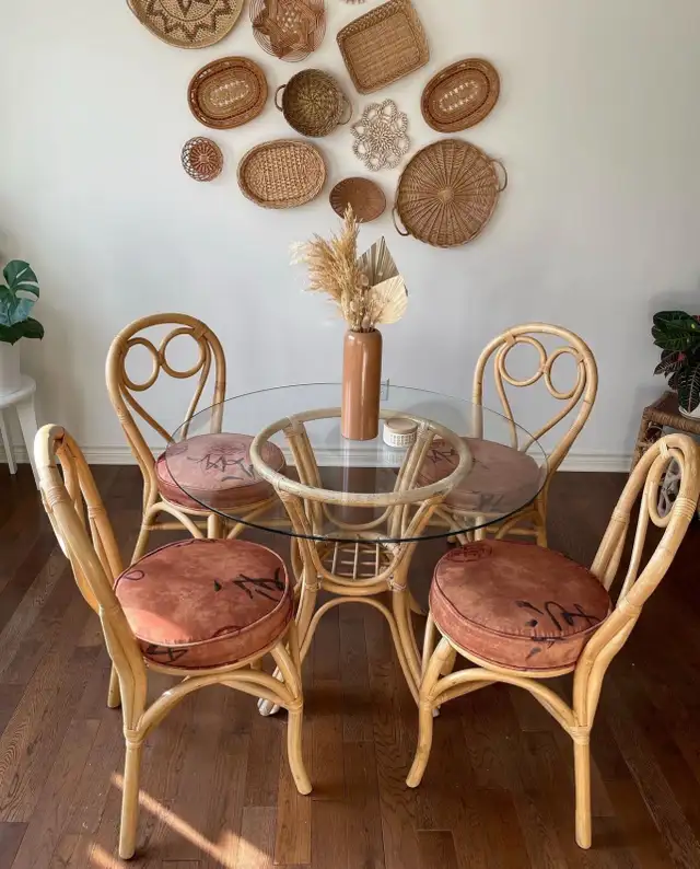 beautiful glass table in Dining Tables & Sets in Kingston - Image 2
