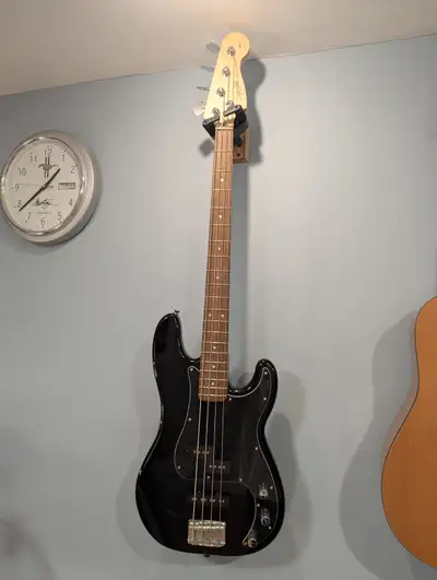 Squier Precision Bass, View more