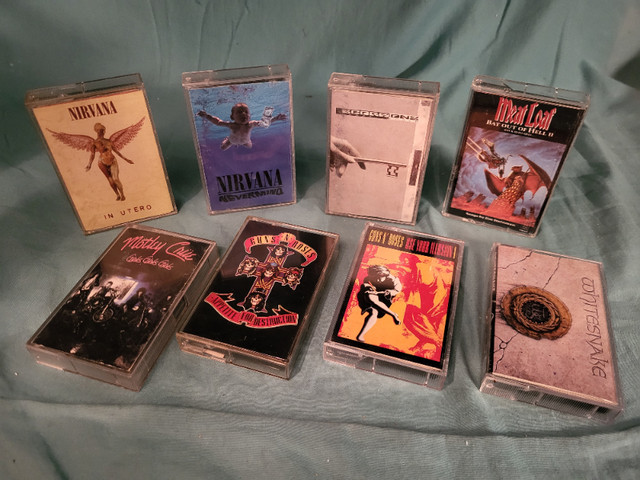 Cassette/ tape nirvana,  motley crue, guns n roses,  ect dans CD, DVD et Blu-ray  à Laval/Rive Nord