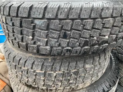 COME AS SEEN IN PICTURES ABOUT 85-90% TREAD REMAINING. NOT SURE WHAT BOLT PATTERN THE WHEELS ARE. NO...
