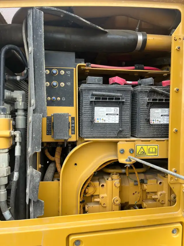 140M AWD Cat Grader 2015  in Other in Grande Prairie - Image 7