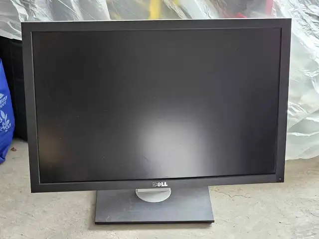 Dell Ultrasharp U3011 30" Adobe RGB sRGB IPS LCD Monitor (AS-IS) in Monitors in Markham / York Region - Image 5