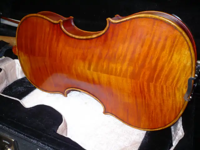 red violin 4/4 beauty+ powerful in String in Mississauga / Peel Region - Image 2