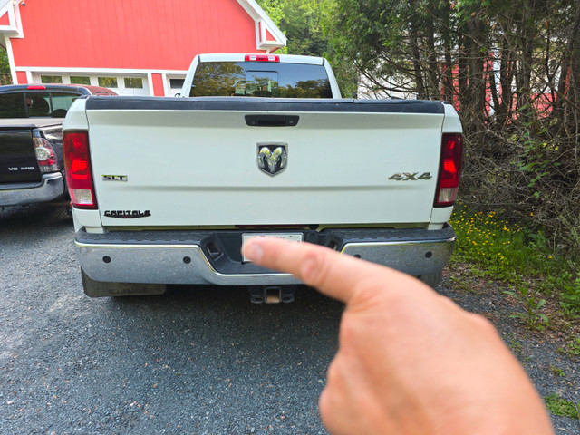 RAM 2014 3500 roues doubles boîte de 8 dans Autos et camions  à Sherbrooke - Image 3
